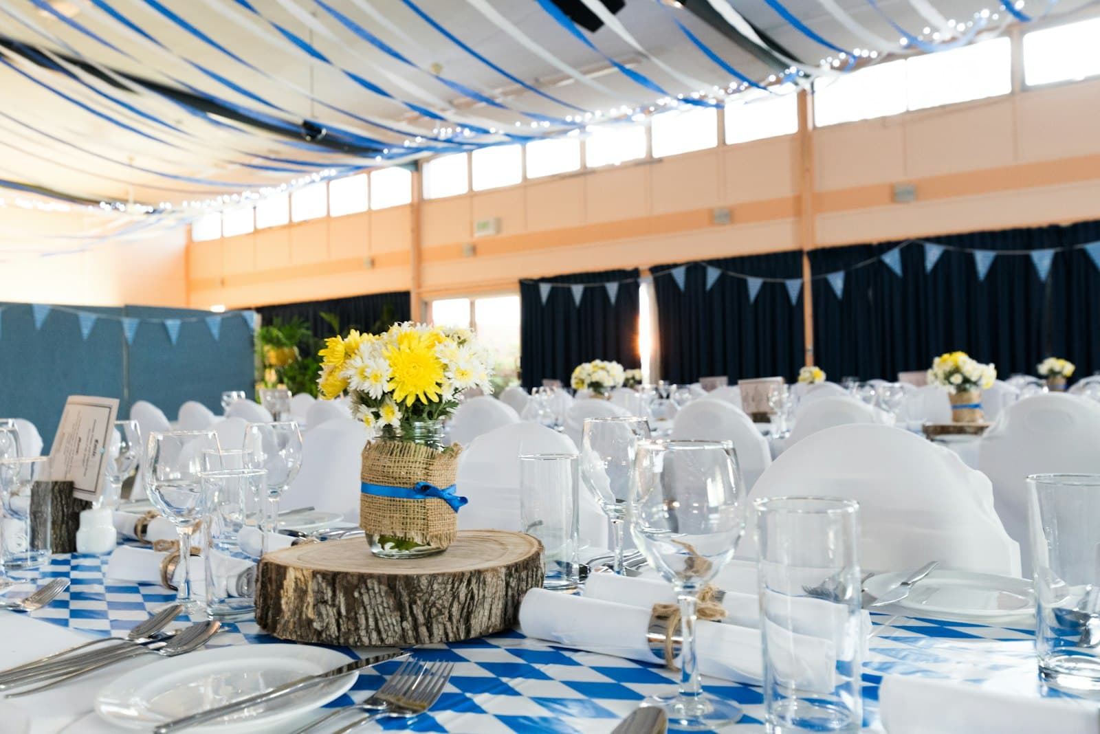 Event tables and décor atmosphere for drape planning